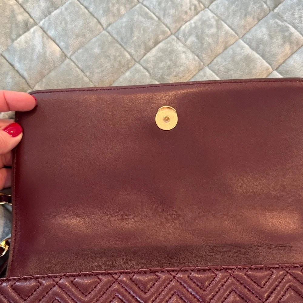 Tory Burch Elegant Burgundy Quilted Shoulder Bag with adjustable strap - Picture 11 of 14